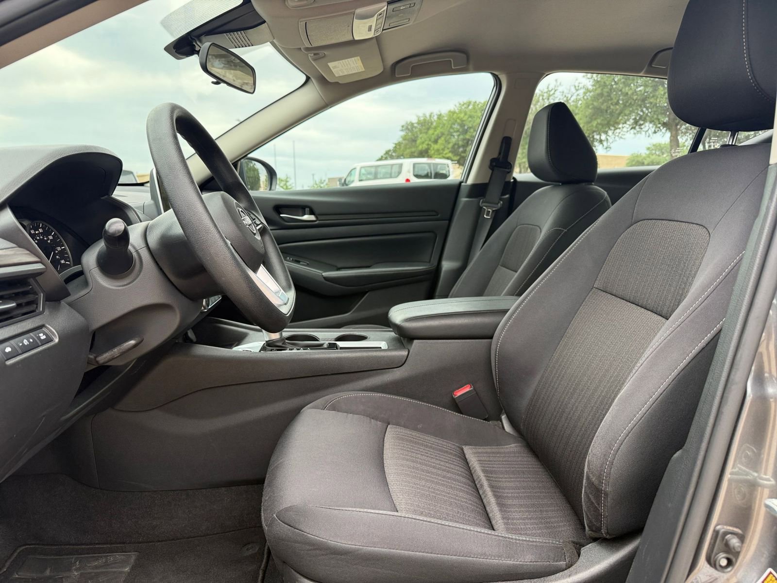 Used 2025 Nissan Altima 2.5 SV FWD image 28