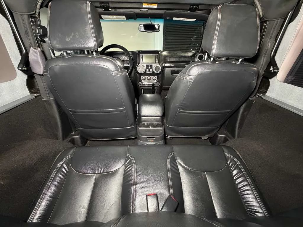 Used 2015 Jeep Wrangler Rubicon w/ Power Convenience Group AWD/4WD image 15