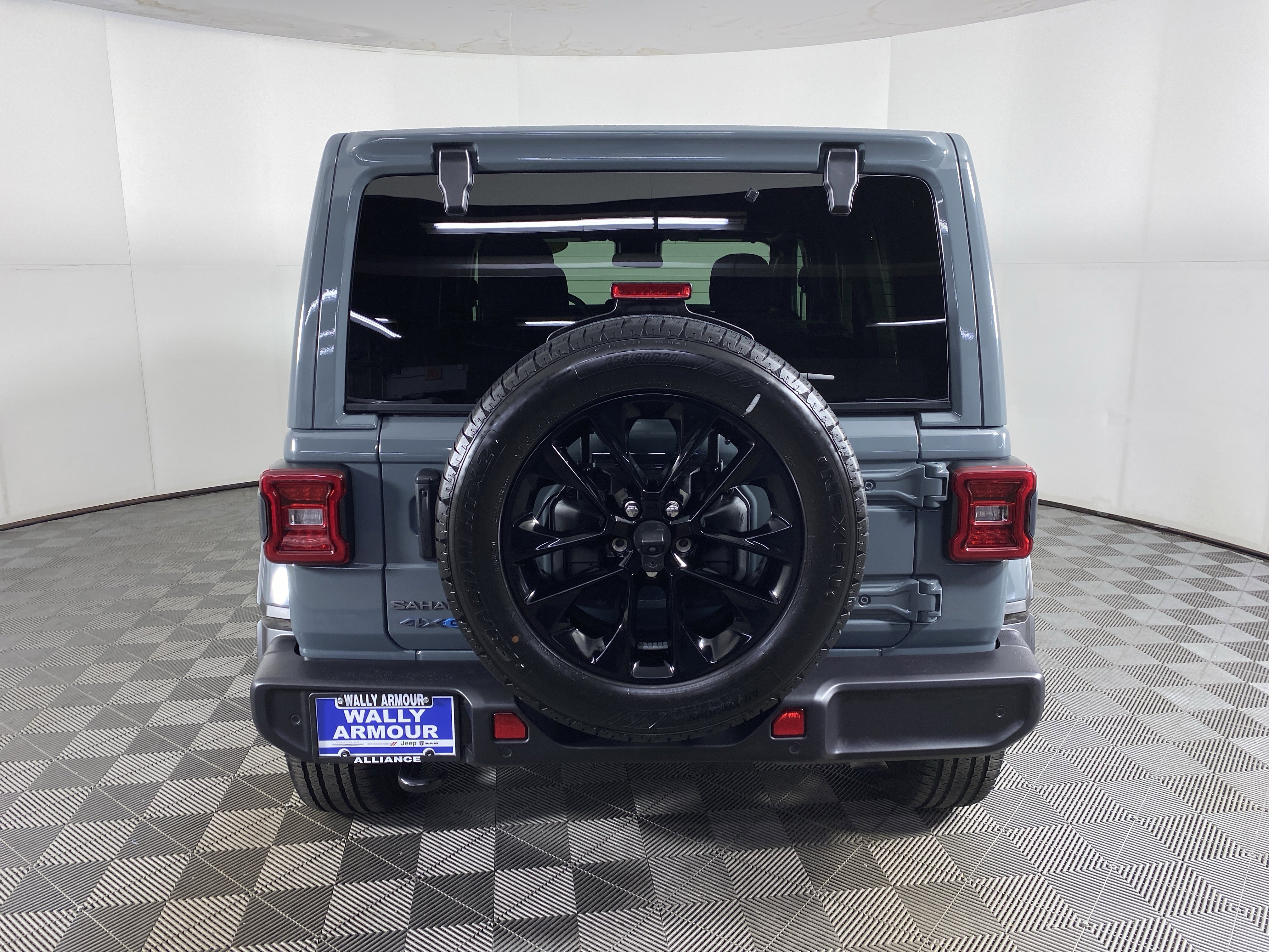 Used 2025 Jeep Wrangler Sahara w/ Safety Group image 8