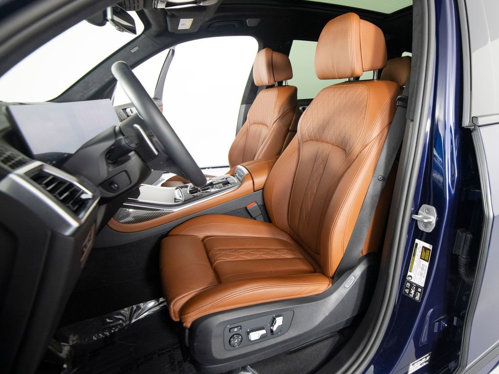 Used 2025 BMW X7 M60i AWD/4WD image 30