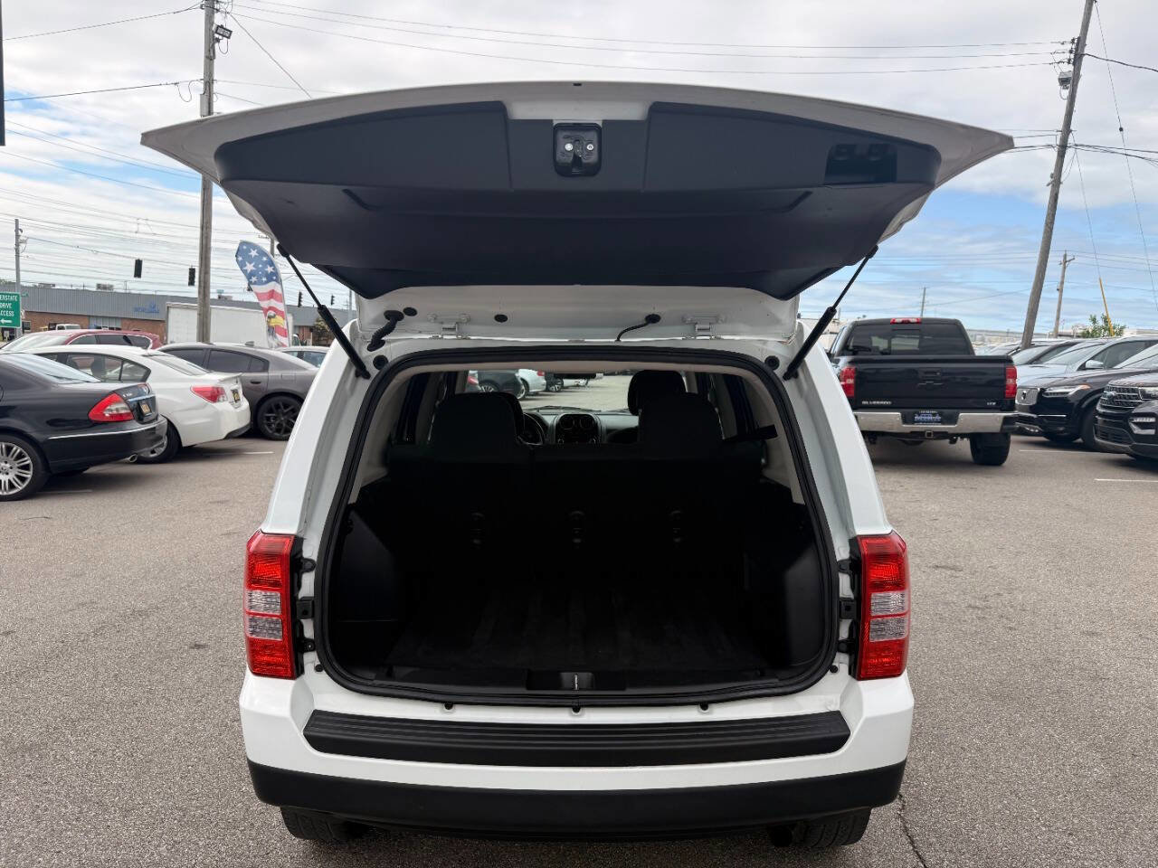 Used 2014 Jeep Patriot Latitude w/ All Weather Capability Group AWD/4WD image 24