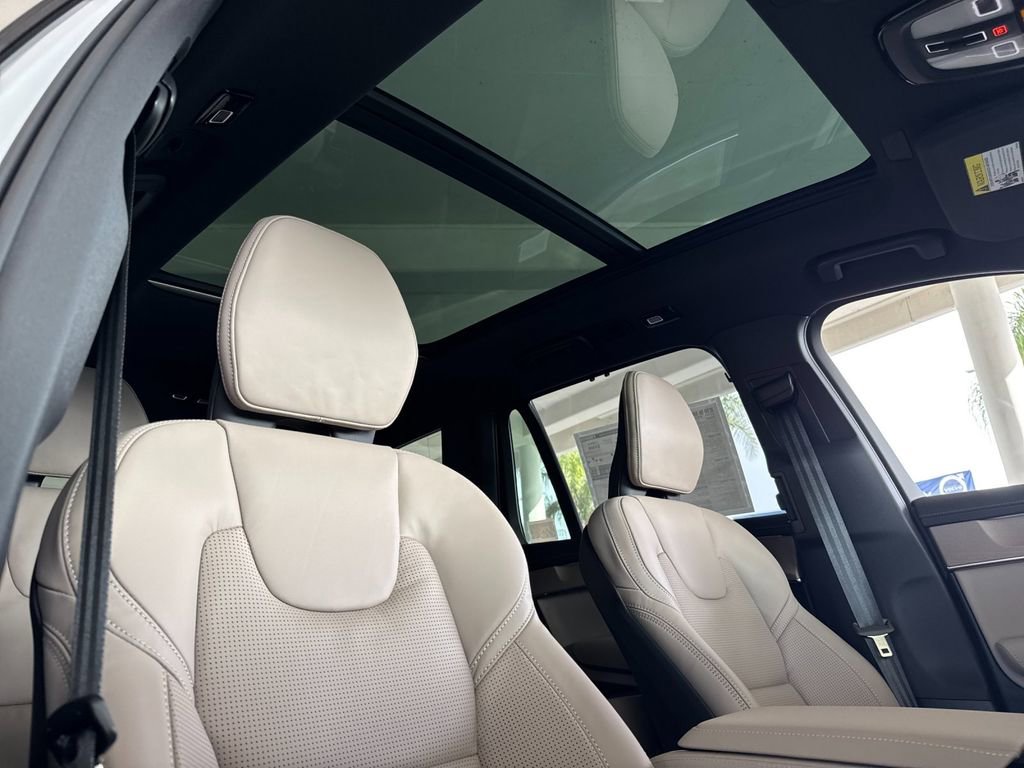 New 2026 Volvo XC90 B6 Ultra w/ Protection Package image 17