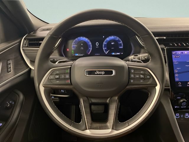 Used 2025 Jeep Grand Cherokee Limited w/ Luxury Tech Group II AWD/4WD image 18