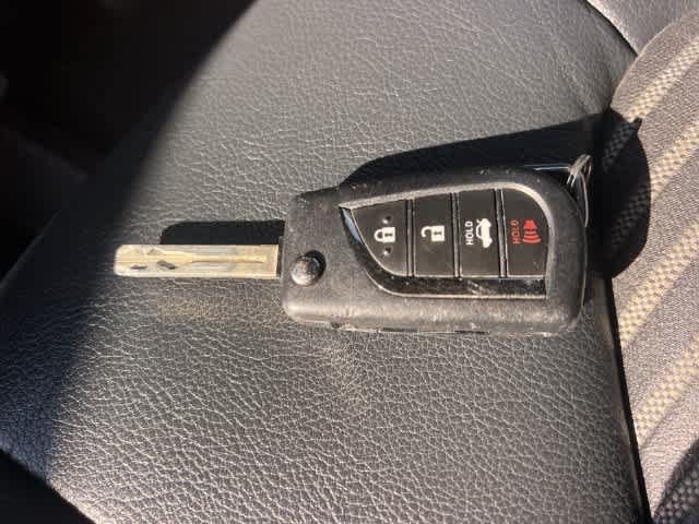 Used 2020 Toyota Camry SE w/ Carpet Mat Package FWD image 21