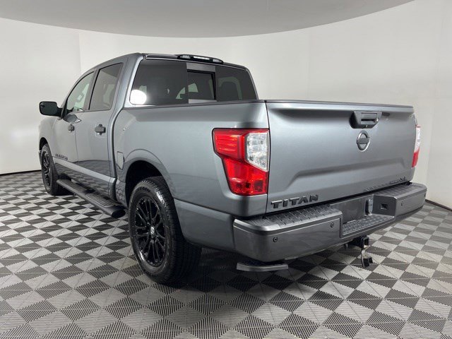 Used 2018 Nissan Titan SL w/ Midnight Edition RWD image 6