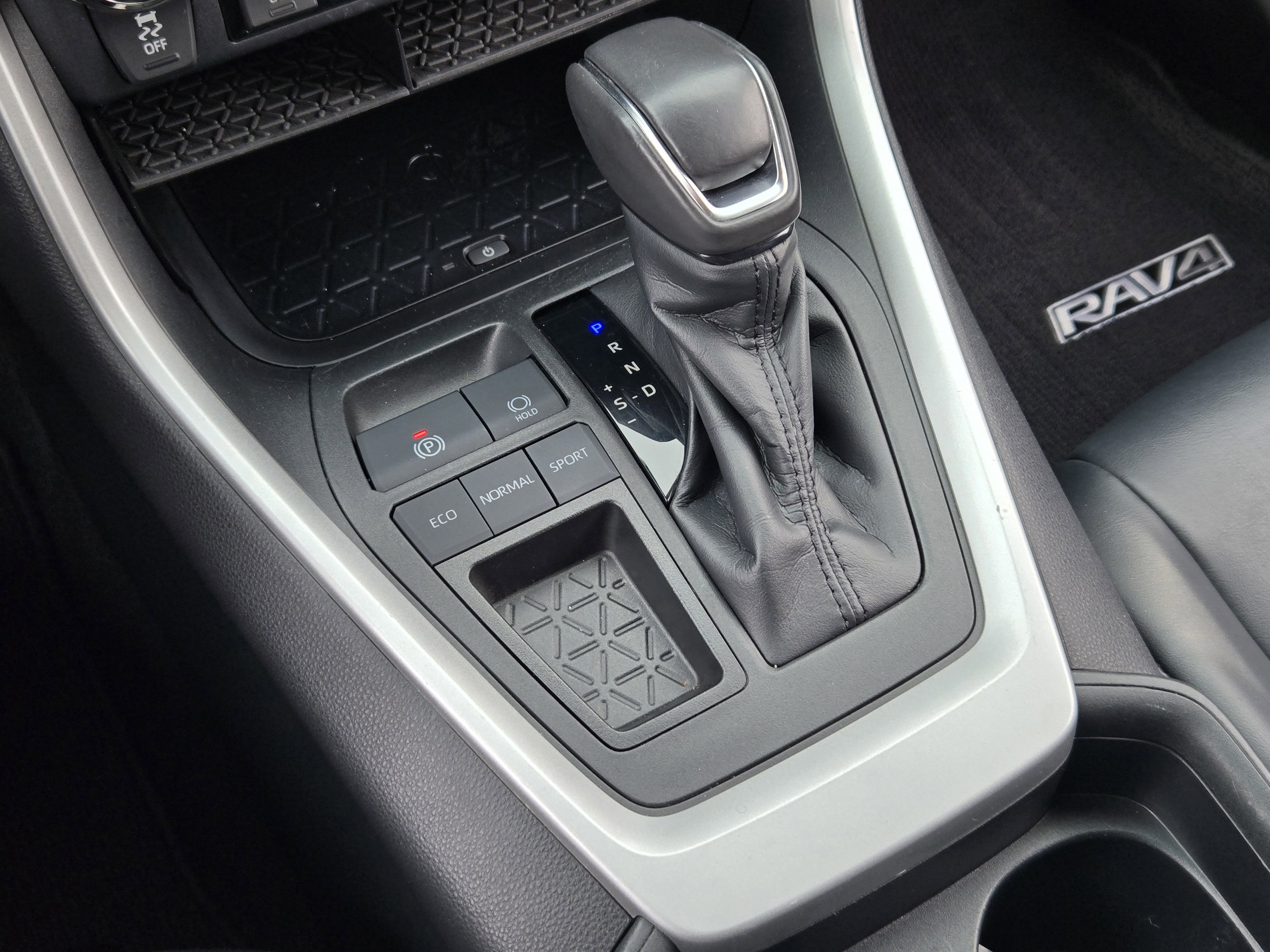 Used 2020 Toyota RAV4 XLE Premium image 24