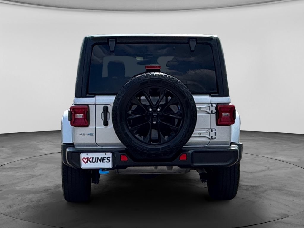 Used 2023 Jeep Wrangler Unlimited Sahara AWD/4WD image 8