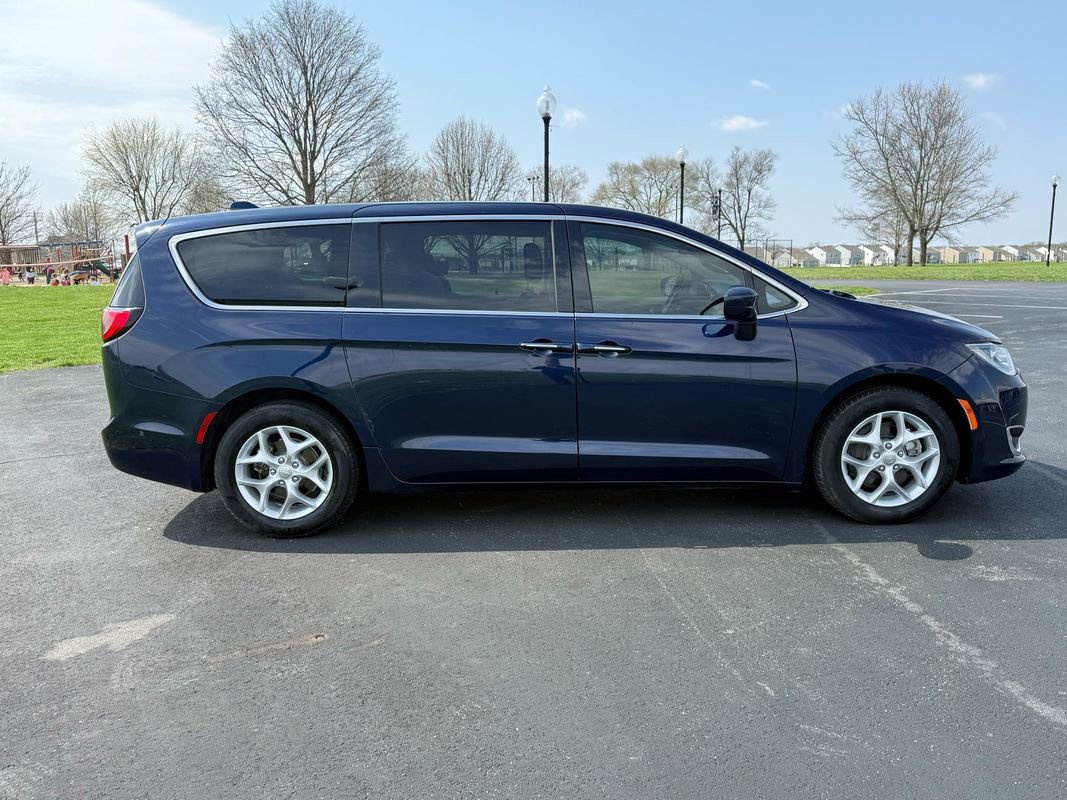 Used 2018 Chrysler Pacifica Touring Plus w/ Tire & Wheel Group image 4