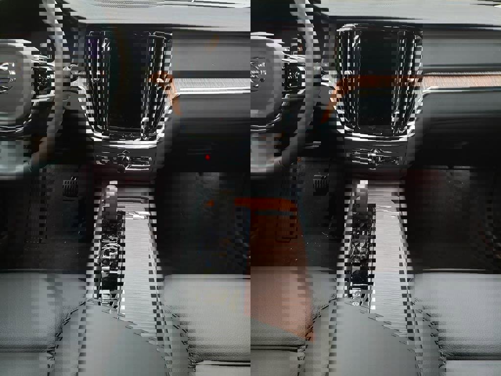 New 2026 Volvo V60 B5 Cross Country Plus w/ Protection Package Premier image 9