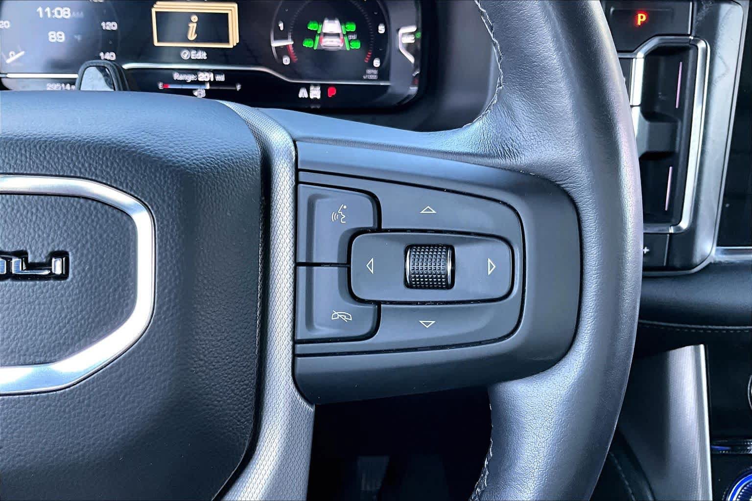 Used 2024 GMC Yukon Denali w/ Advanced Technology Package AWD/4WD image 25