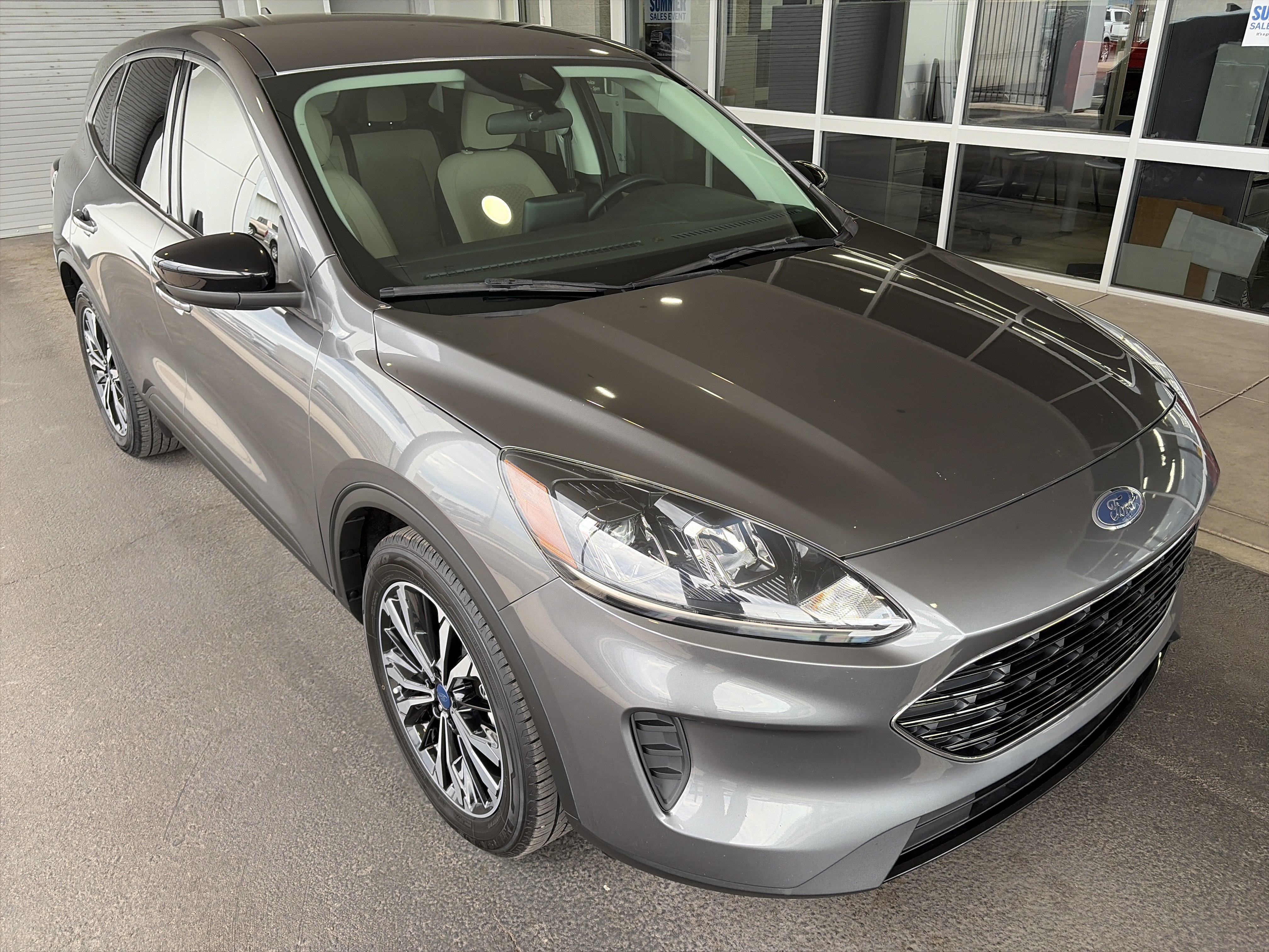 Used 2022 Ford Escape SE w/ SE Sport Appearance Package FWD image 3