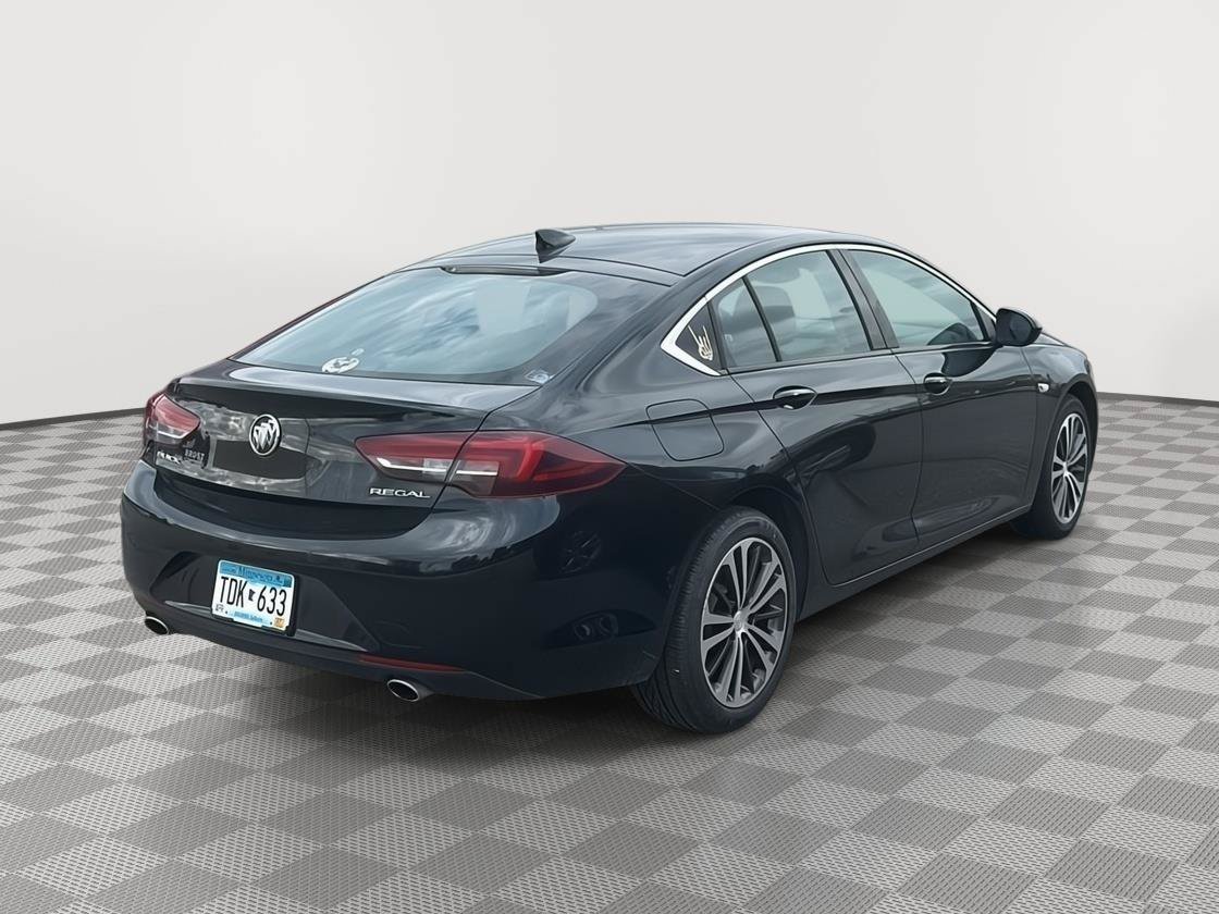 Used 2018 Buick Regal Essence FWD image 3