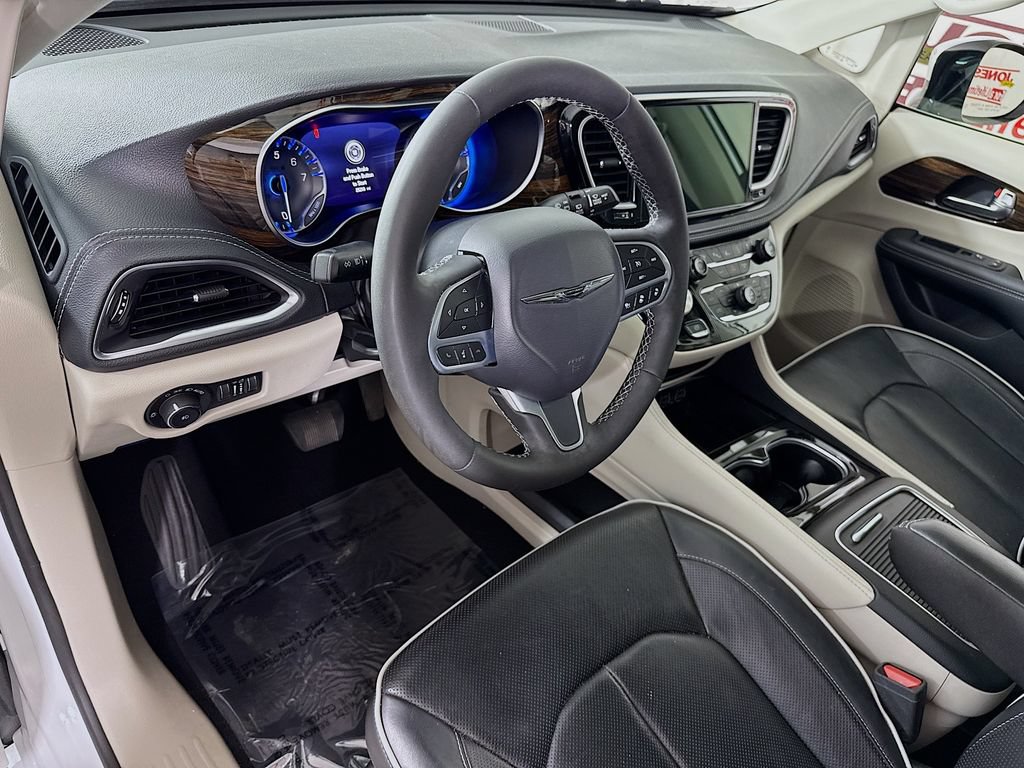 Used 2023 Chrysler Pacifica Limited AWD/4WD image 19