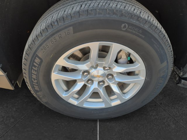 Used 2024 Chevrolet Tahoe LT w/ Luxury Package RWD image 9