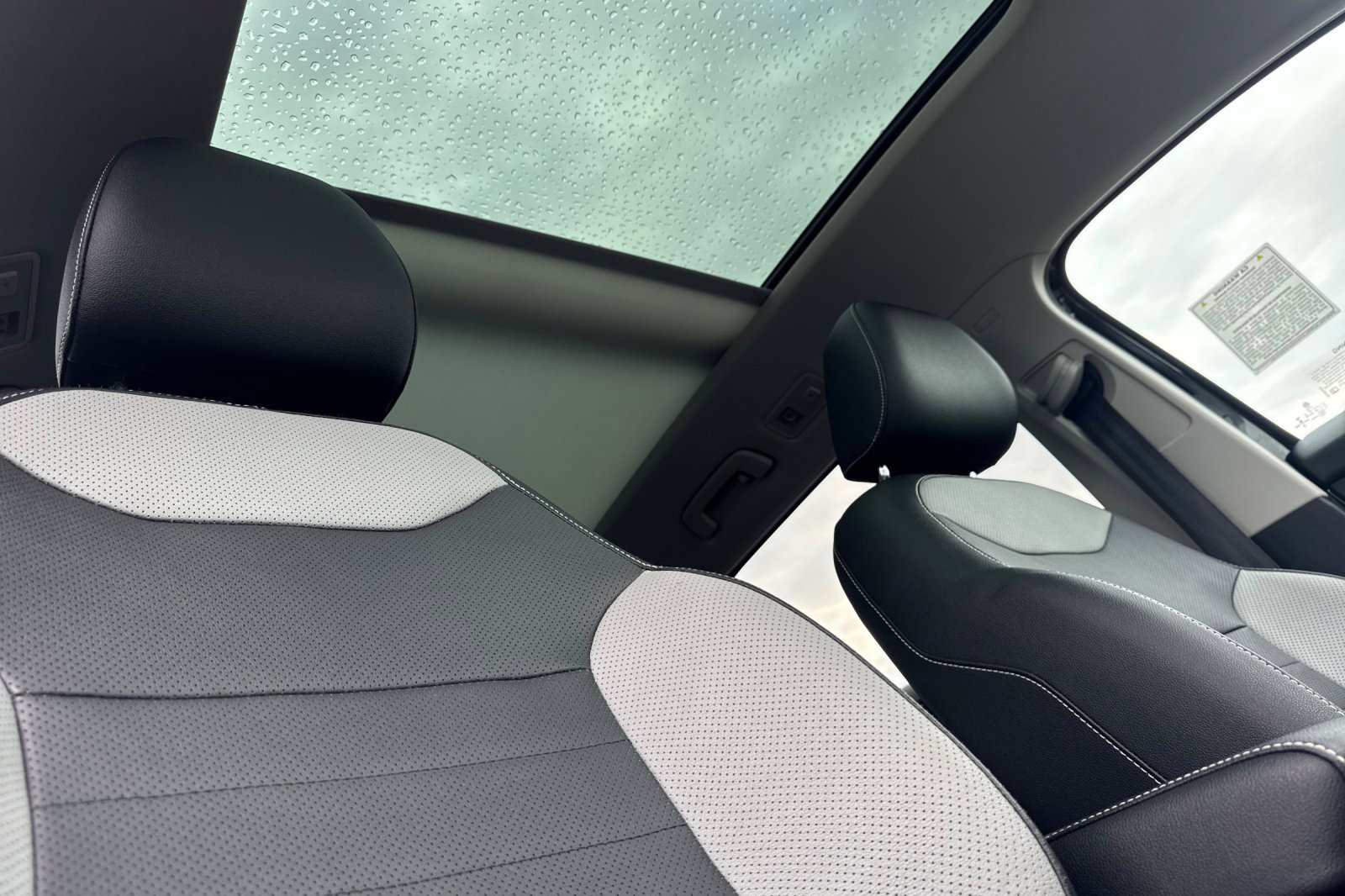 Certified 2022 Volkswagen Taos SEL w/ Panoramic Sunroof Package image 18