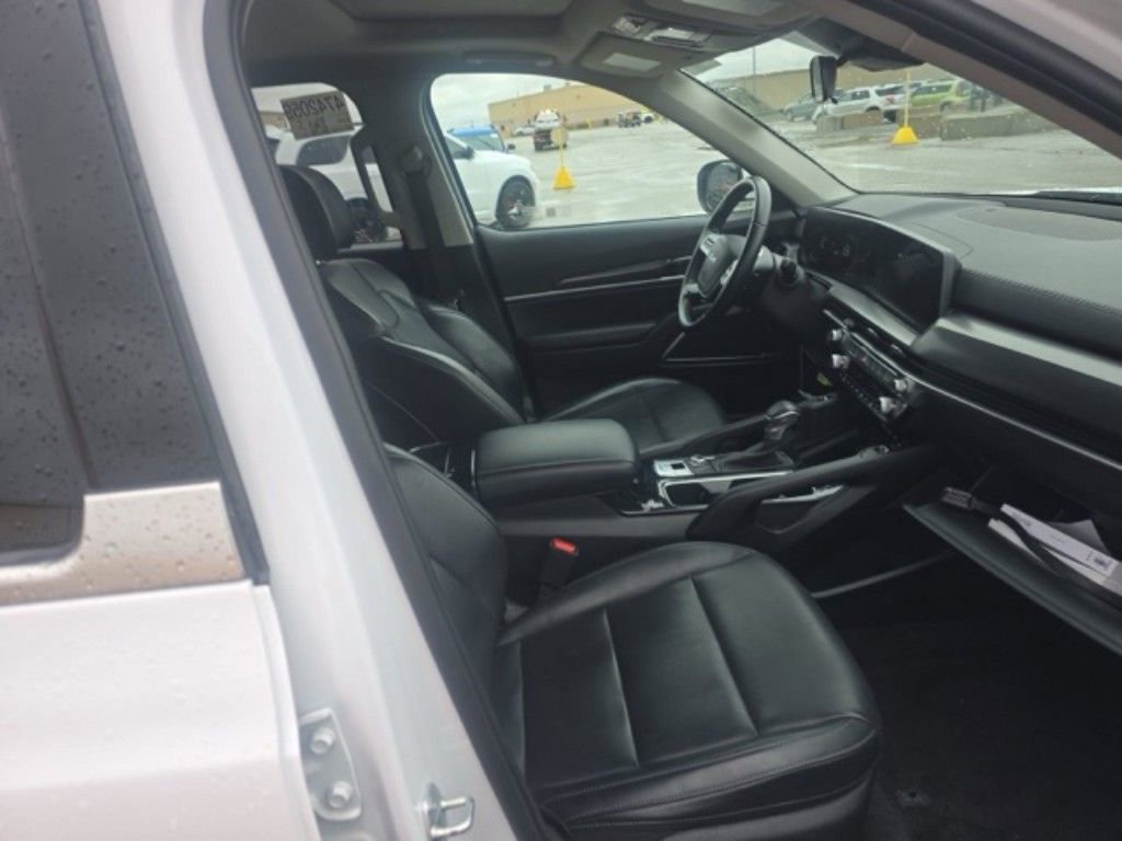 Used 2025 Kia Telluride S image 12