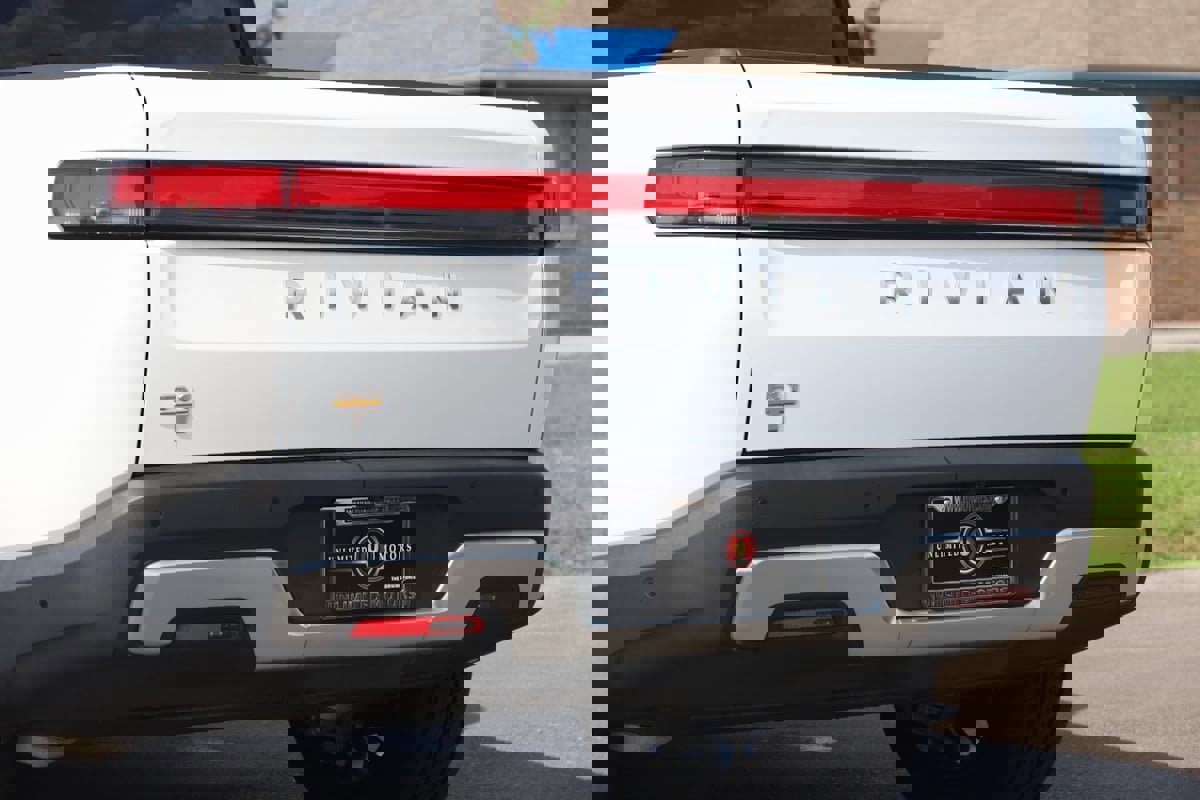 Used 2022 Rivian R1T Adventure image 27