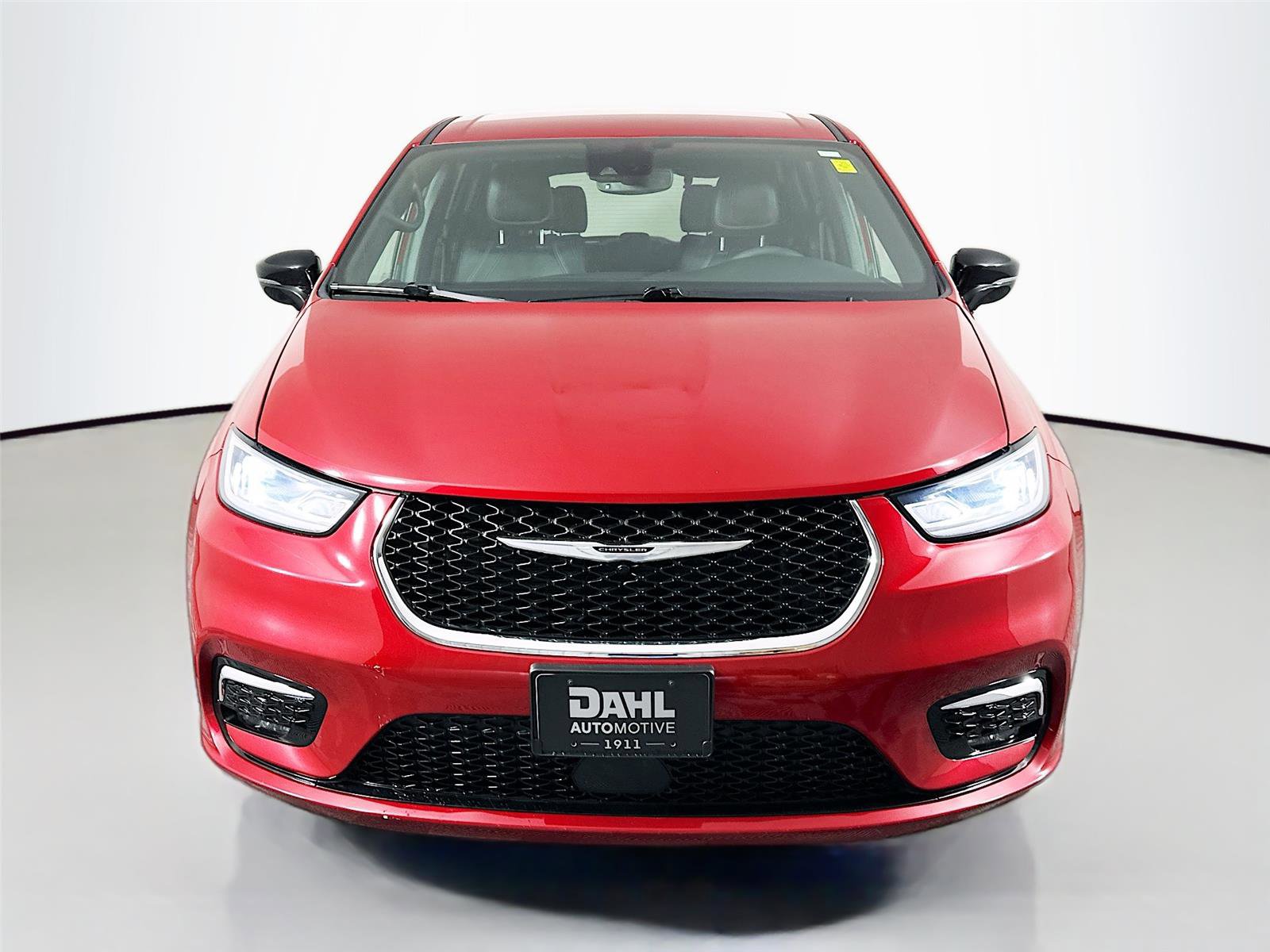 Used 2025 Chrysler Pacifica Select image 2