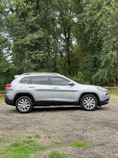 Used 2014 Jeep Cherokee Limited w/ Technology Group FWD image 10
