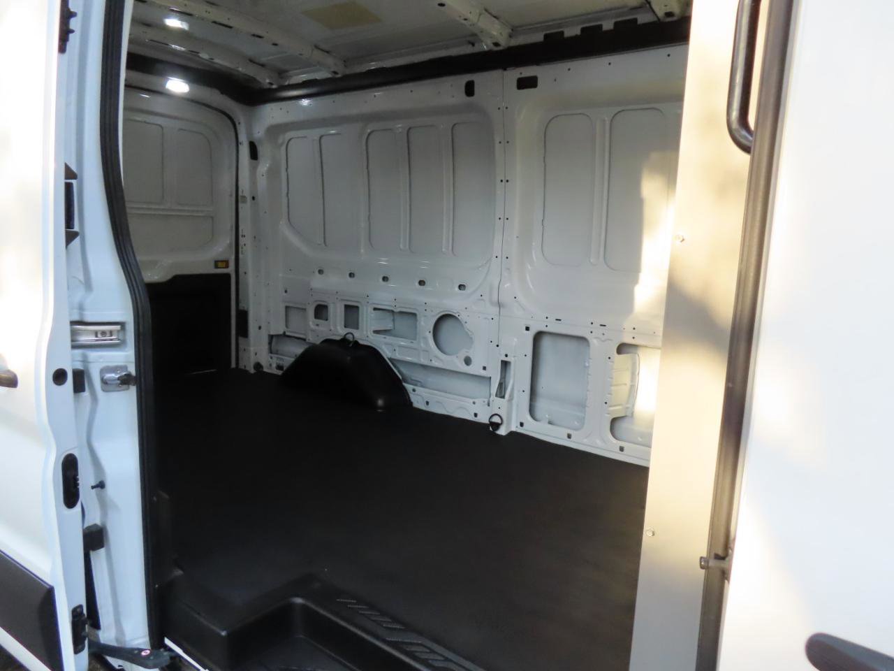 Used 2019 Ford Transit 250 148 Medium Roof RWD image 21