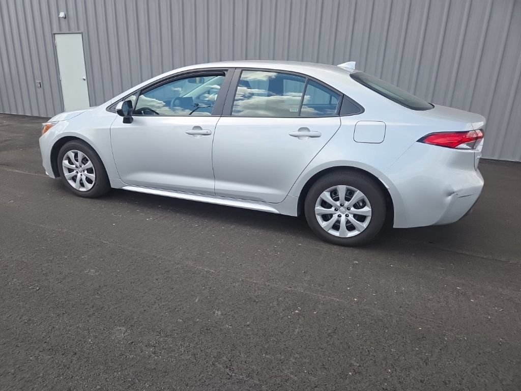 Used 2025 Toyota Corolla LE FWD image 10