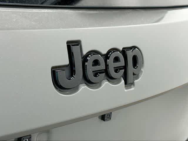 Used 2020 Jeep Grand Cherokee Altitude RWD image 29