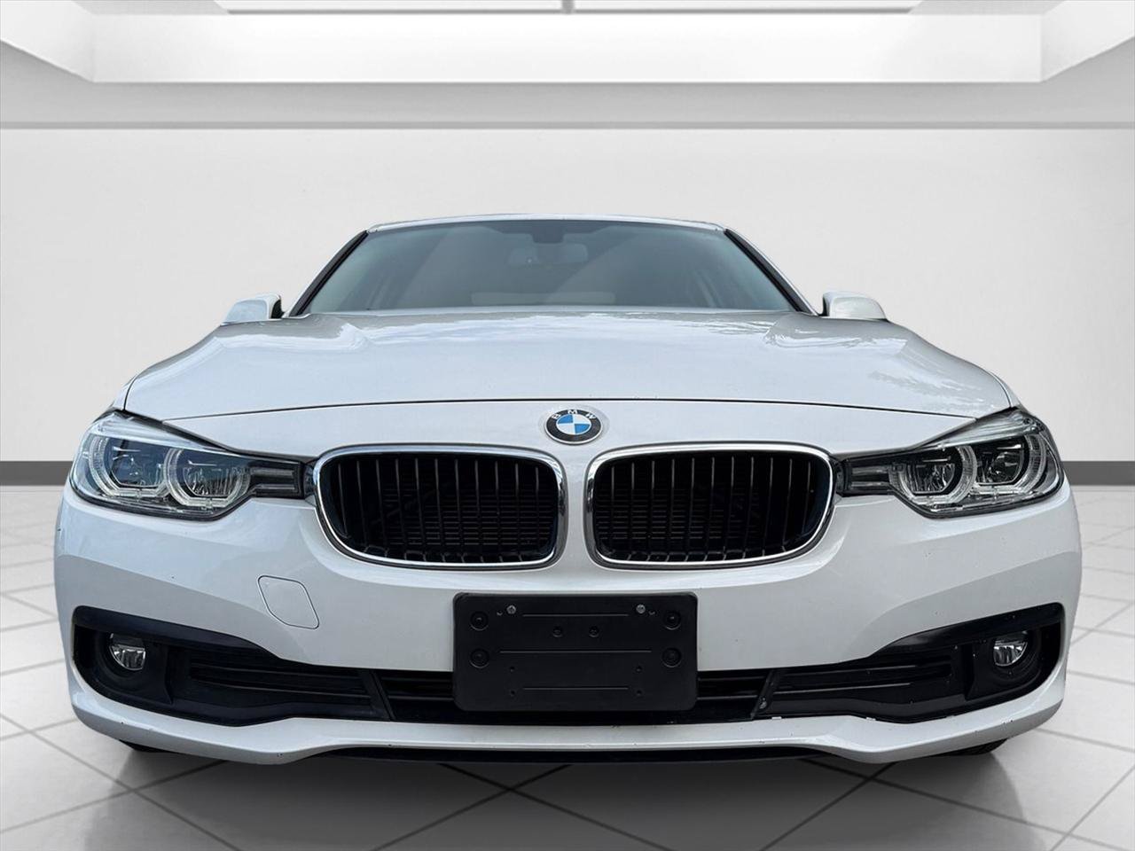 Used 2018 BMW 320i xDrive Sedan AWD/4WD image 8