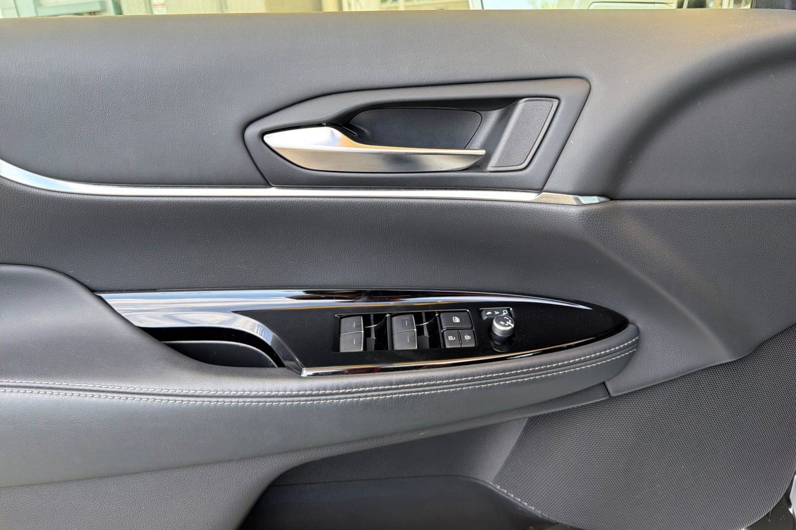 Certified 2021 Toyota Mirai w/ Advanced Technology Package RWD image 12