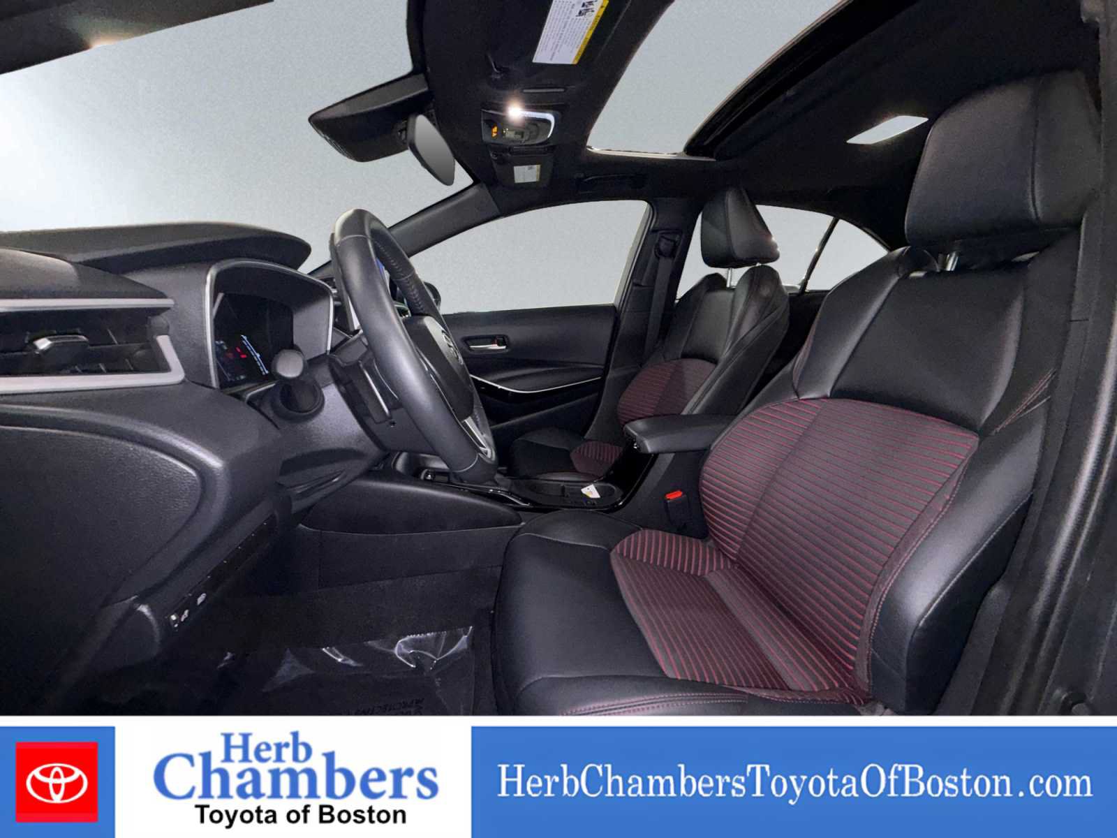 Used 2025 Toyota Corolla XSE FWD image 6