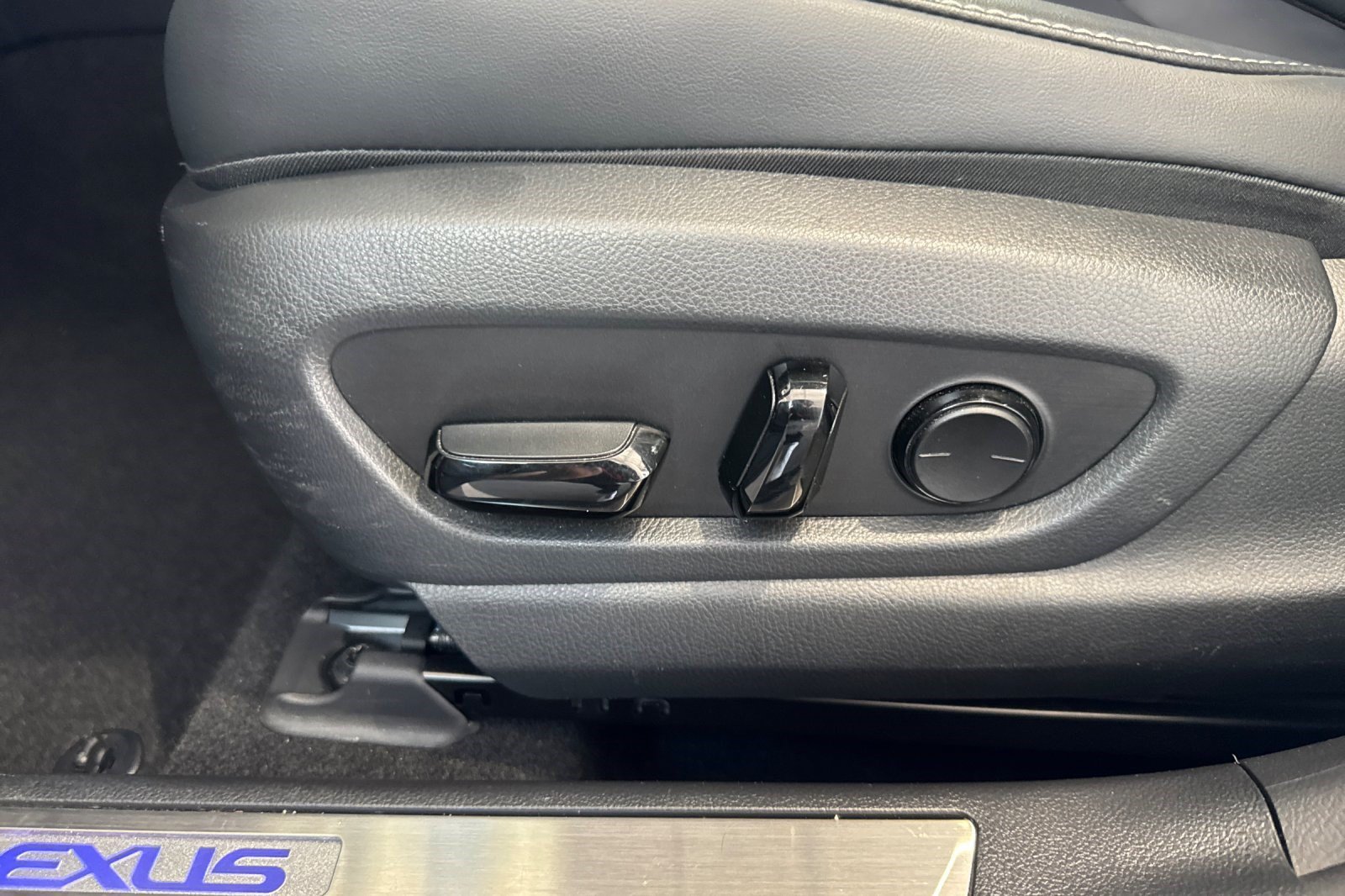 Certified 2025 Lexus UX 300h FWD w/ Accessory Package (Z2) image 14