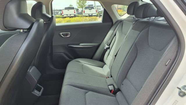 Used 2025 Kia K4 LXS image 16
