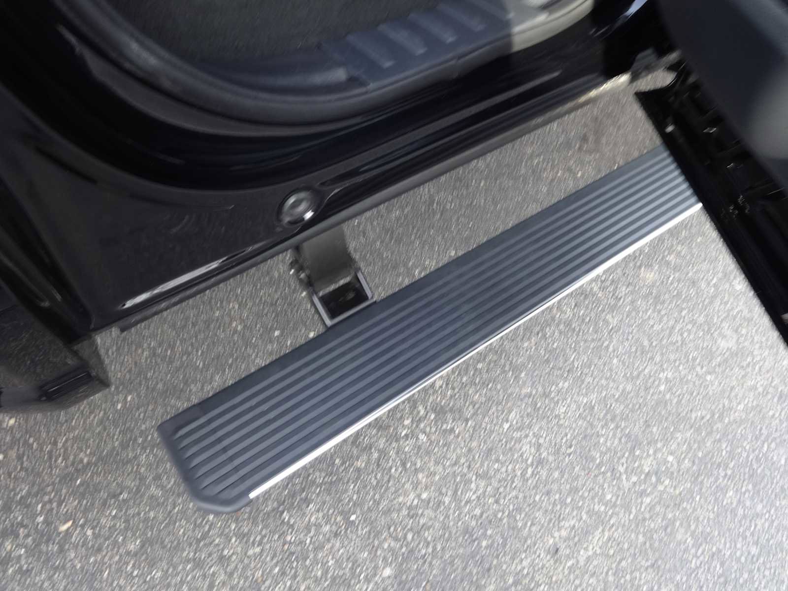 Used 2025 Ford F350 Platinum w/ FX4 Off-Road Package image 13