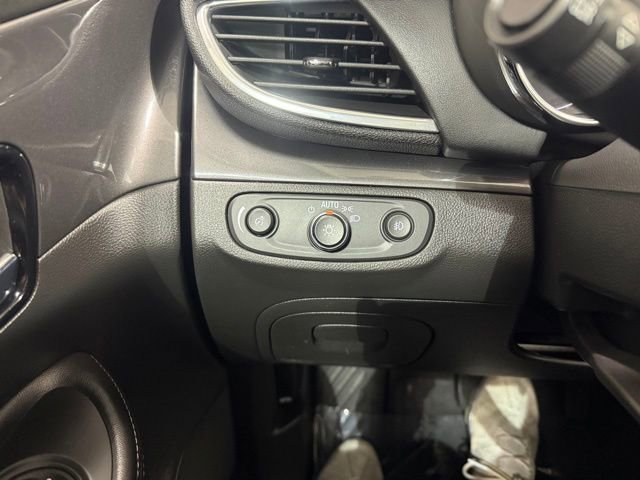 Used 2019 Buick Encore Essence image 17