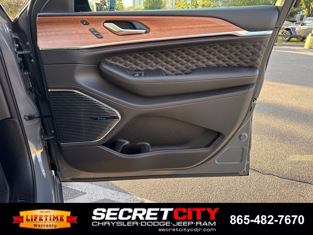 New 2027 Jeep Grand Cherokee L Summit AWD/4WD image 12