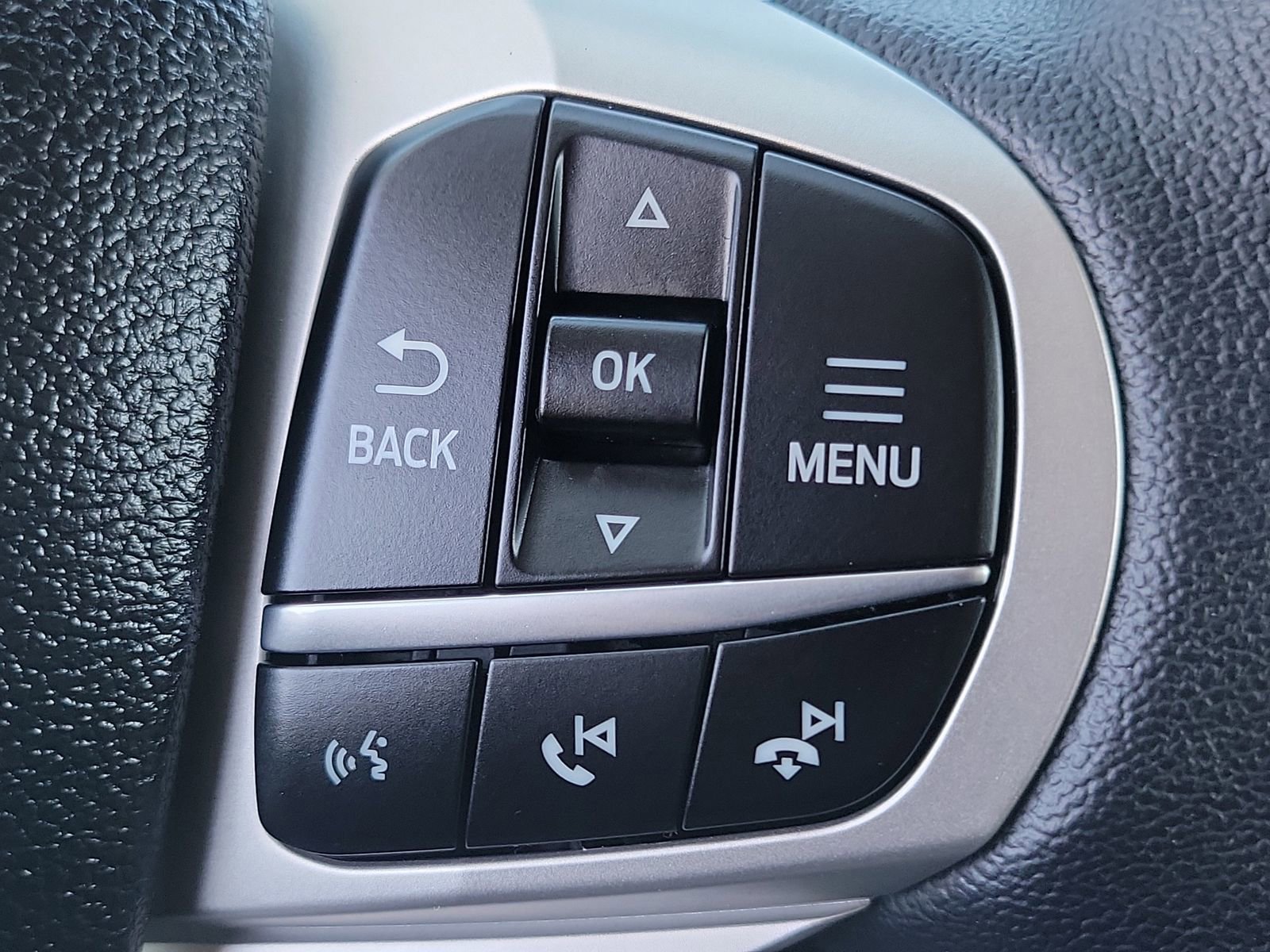 Used 2024 Ford Explorer XLT w/ Equipment Group 202A AWD/4WD image 9