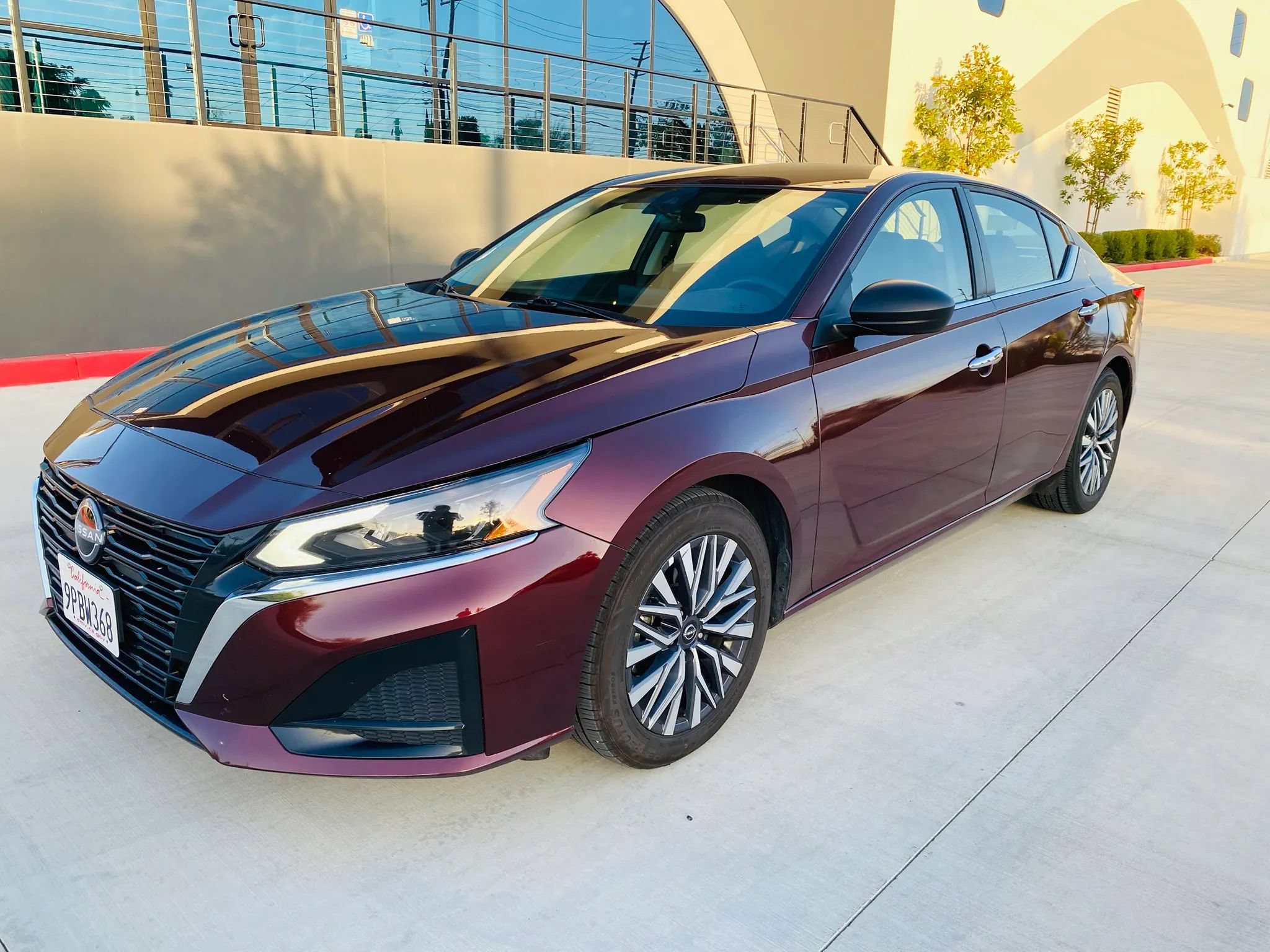 Used 2025 Nissan Altima 2.5 SV FWD image 1