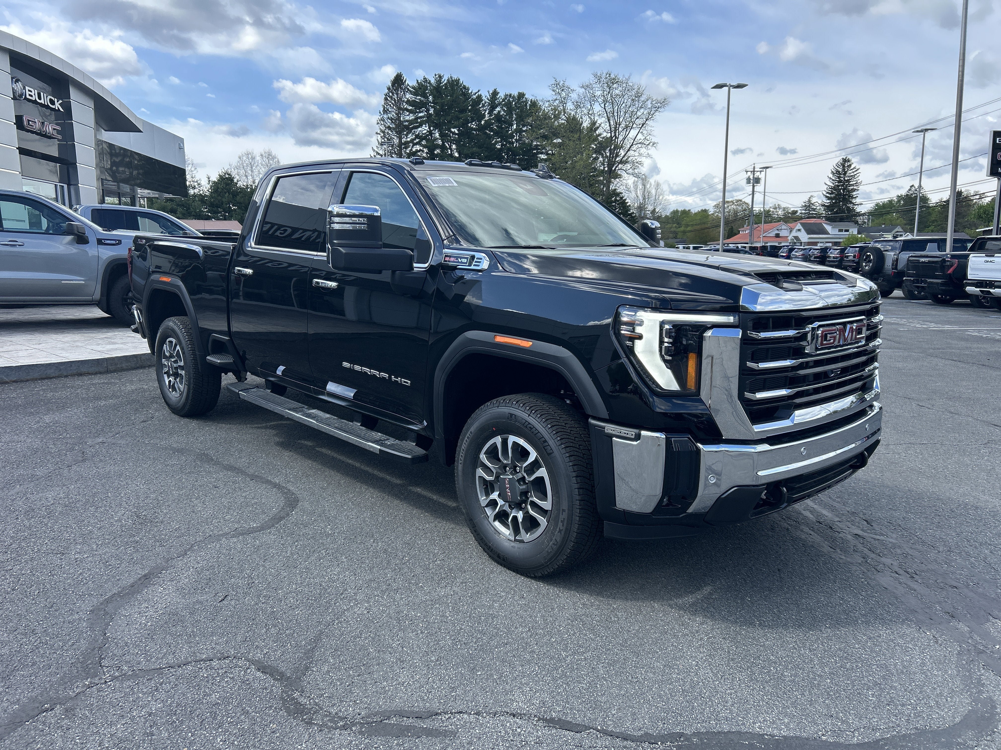 New 2026 GMC Sierra 2500 SLT w/ SLT Premium Package AWD/4WD image 14