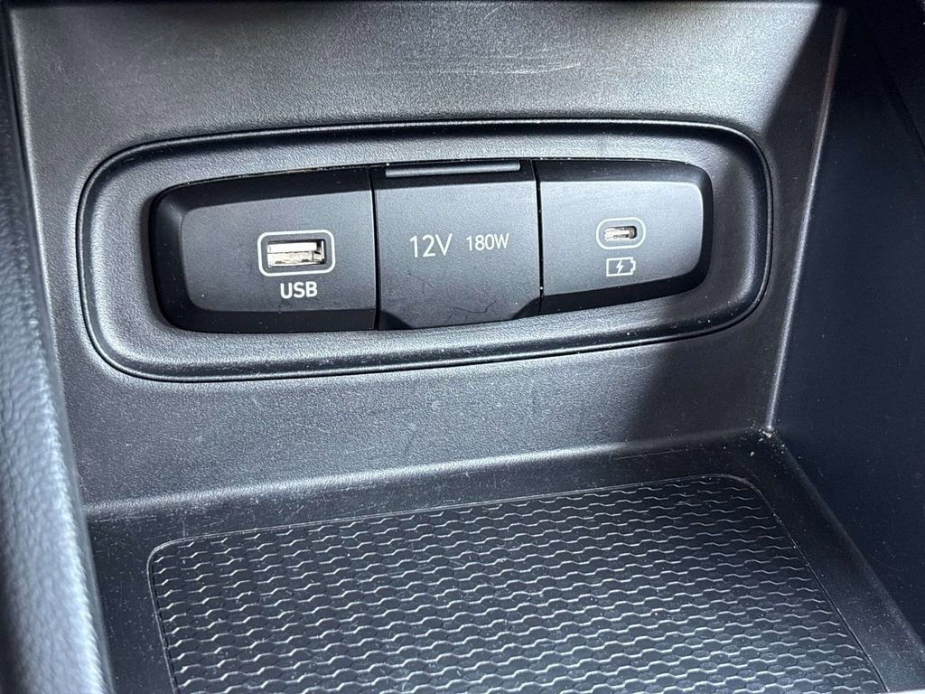 Used 2025 Hyundai Venue SEL FWD image 22