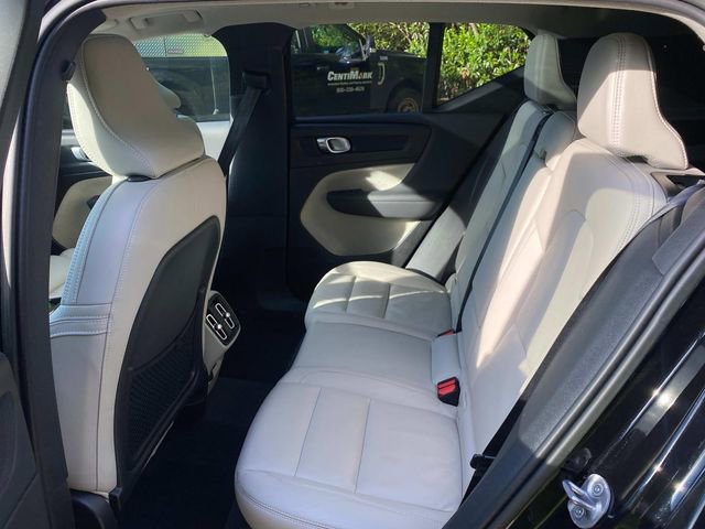 Used 2023 Volvo XC40 B5 Plus image 9