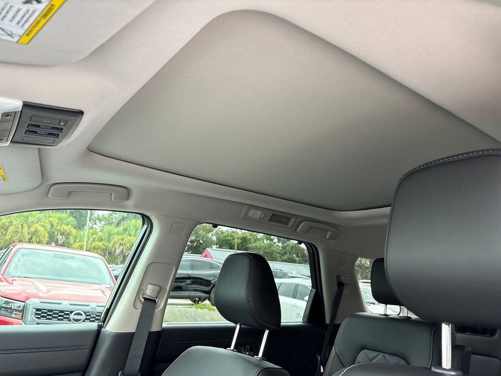 New 2026 Nissan Pathfinder Platinum FWD image 8