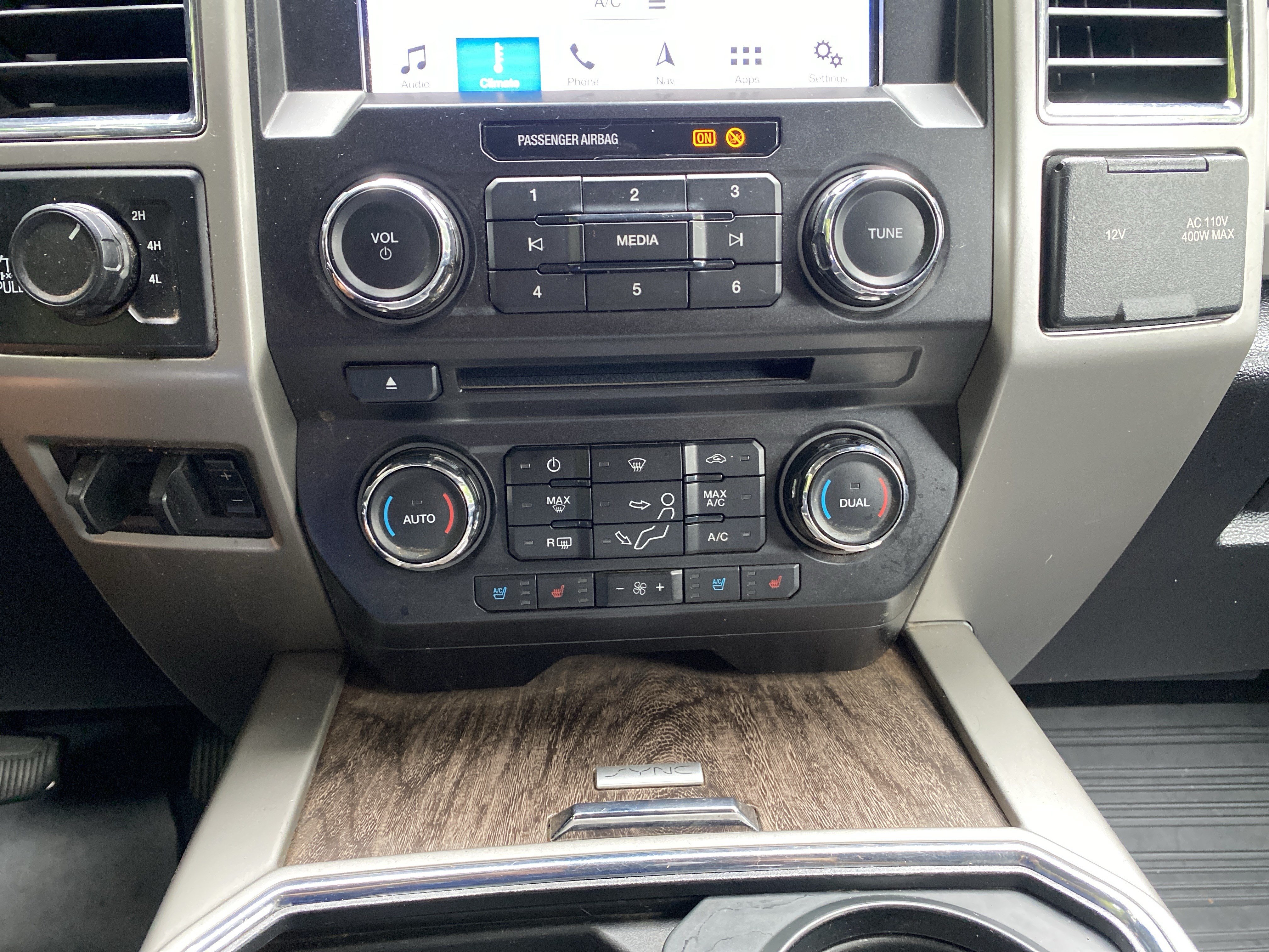 Used 2018 Ford F250 Lariat w/ Lariat Ultimate Package AWD/4WD image 28