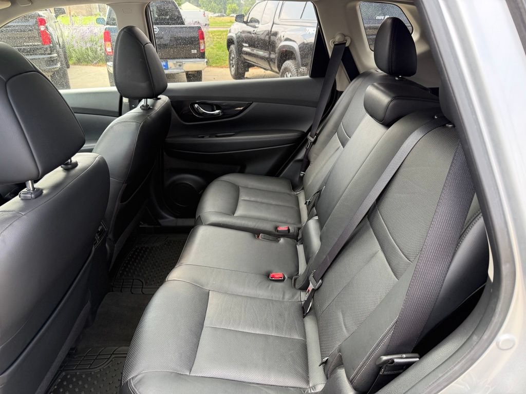 Used 2017 Nissan Rogue SL w/ SL Premium Package AWD/4WD image 13