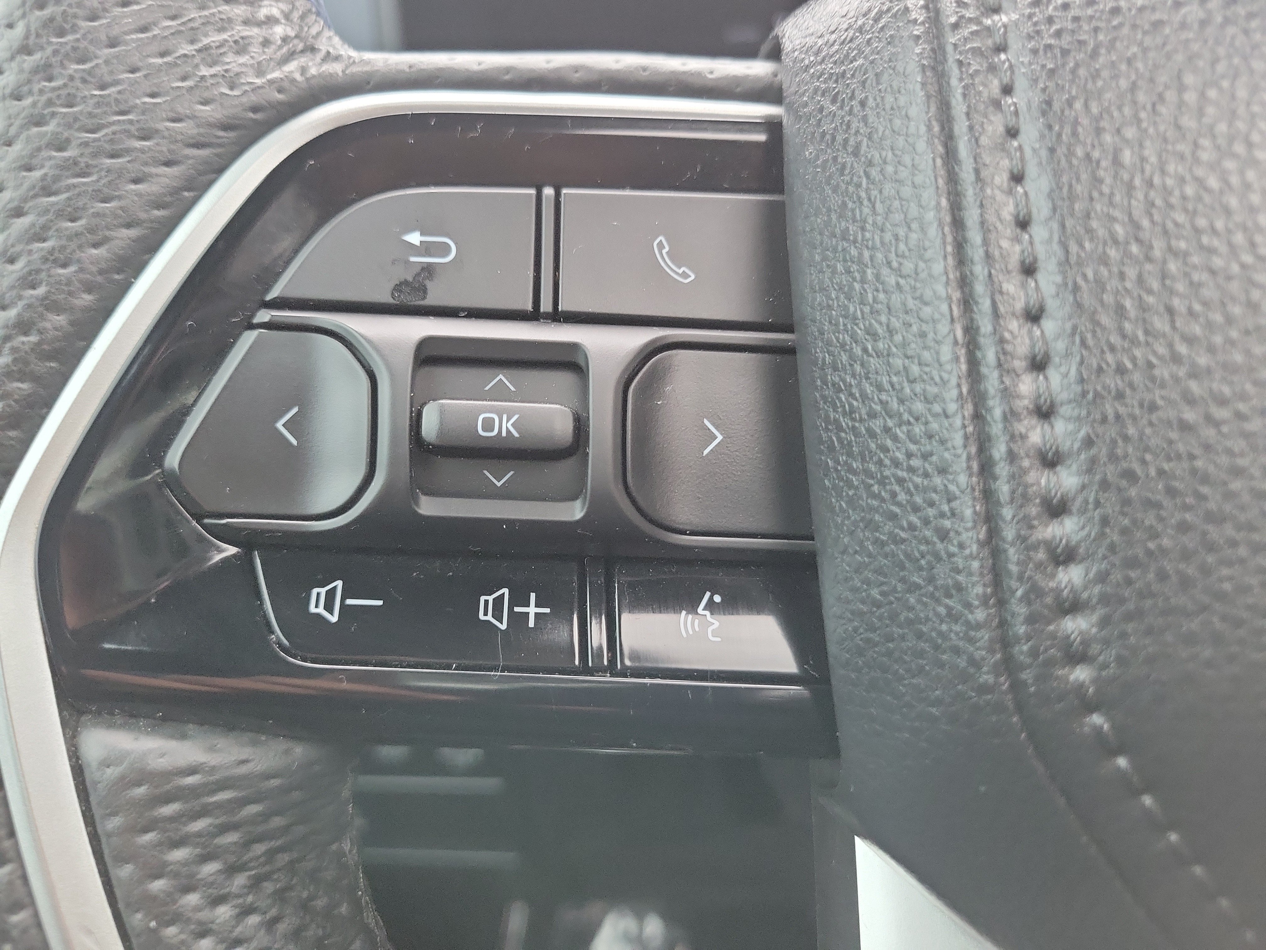 Certified 2024 Toyota Sequoia Platinum AWD/4WD image 31