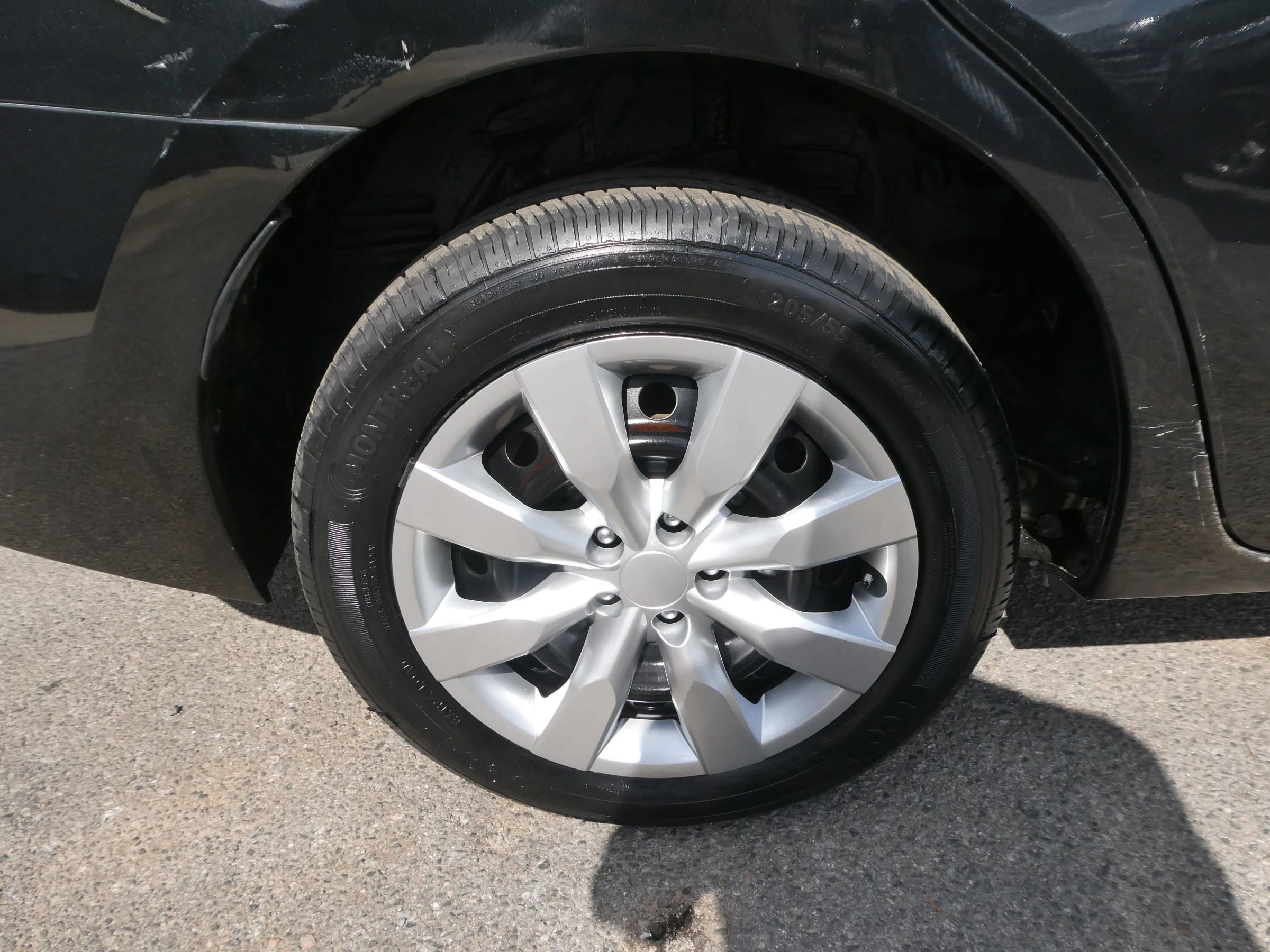 Used 2015 Toyota Corolla LE FWD image 30