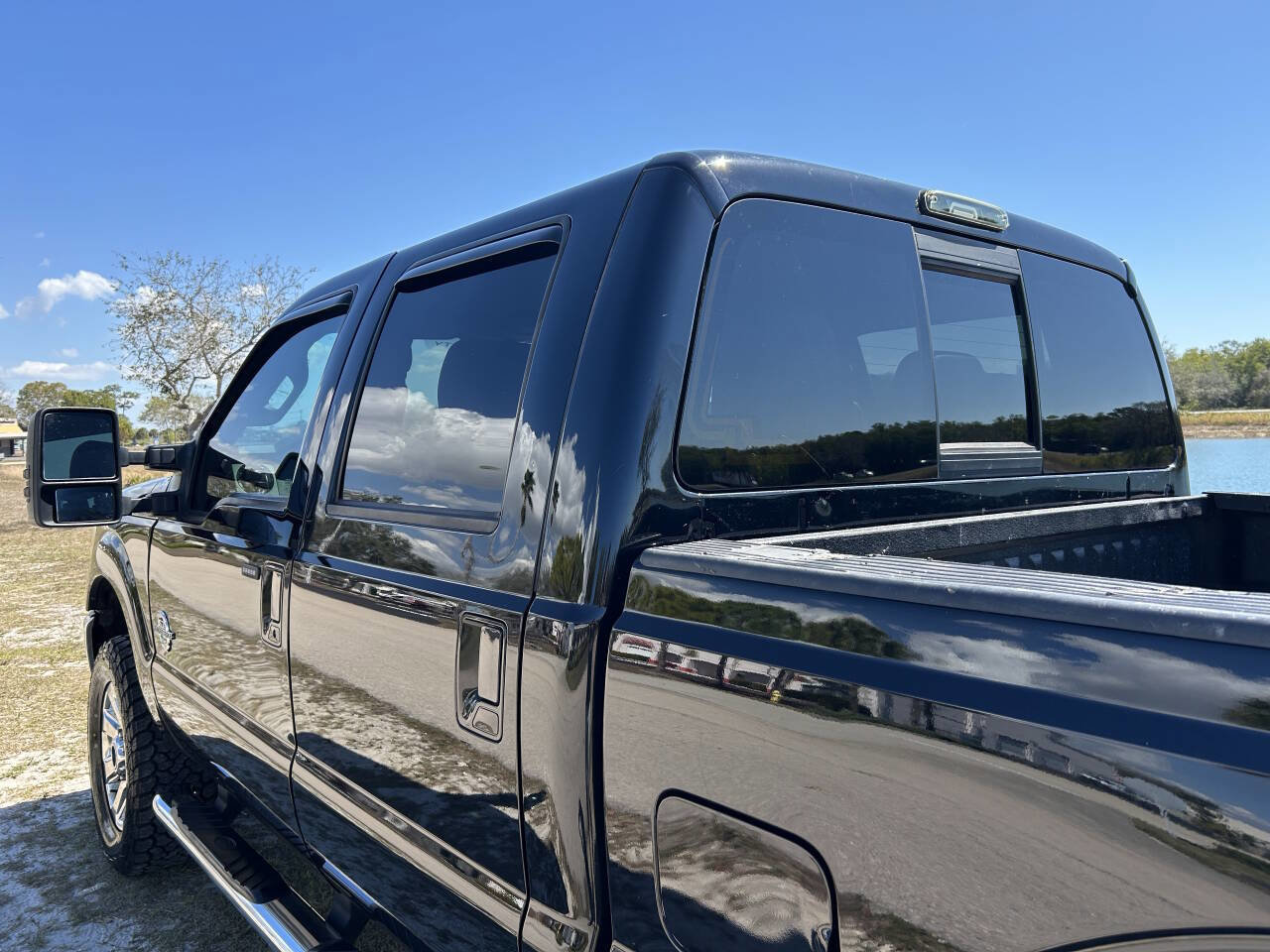 Used 2016 Ford F250 Lariat w/ Lariat Interior Package image 16