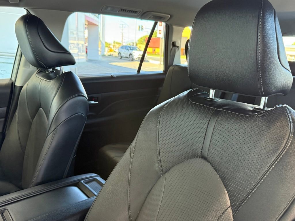 Used 2024 Toyota Grand Highlander Limited image 21