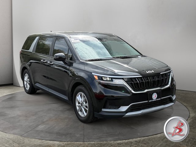 Used 2022 Kia Carnival LX image 1