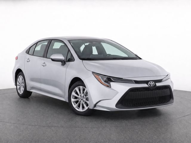 Used 2026 Toyota Corolla LE w/ LE Premium Package FWD image 2
