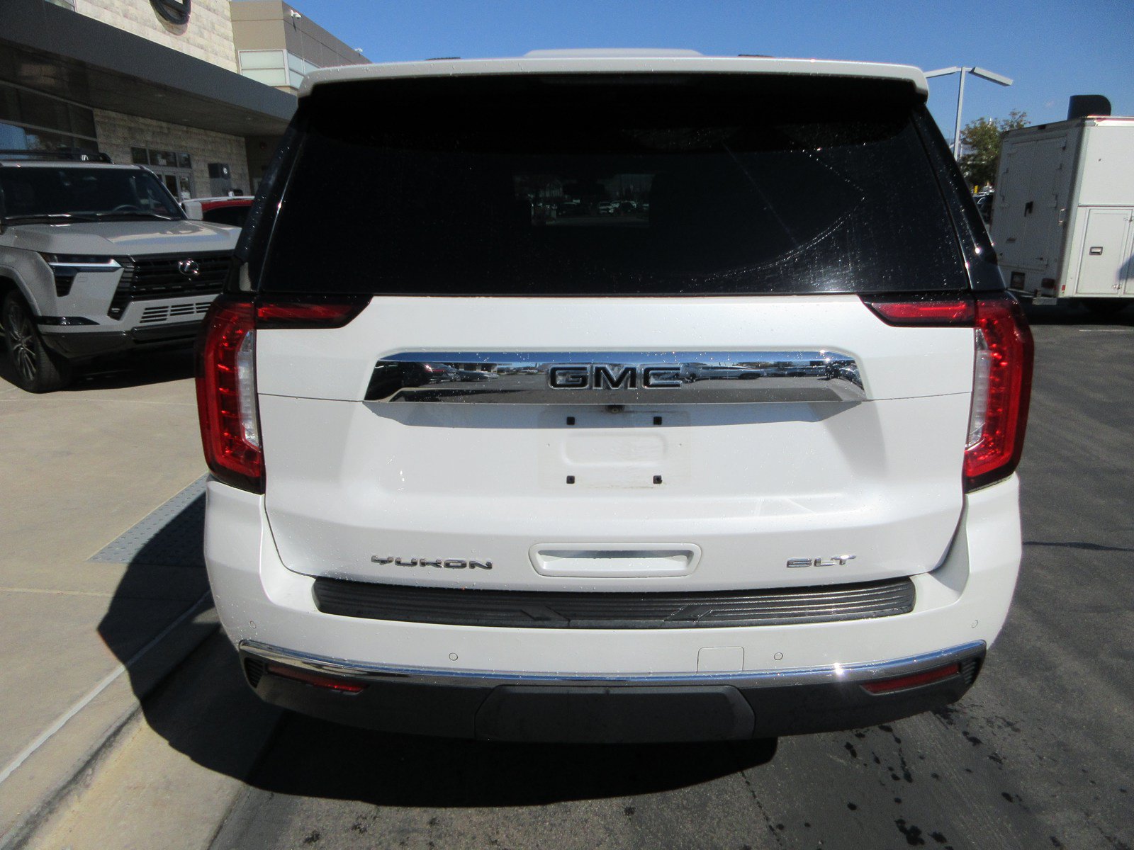 Used 2021 GMC Yukon XL SLT w/ SLT Luxury Plus Package AWD/4WD image 9