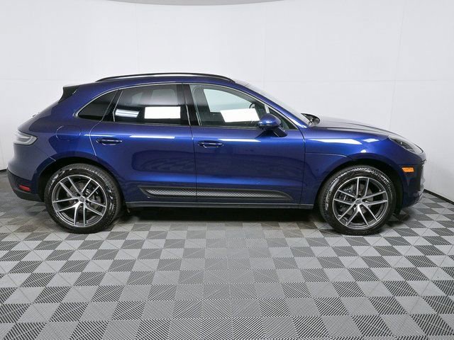 Certified 2025 Porsche Macan AWD image 27